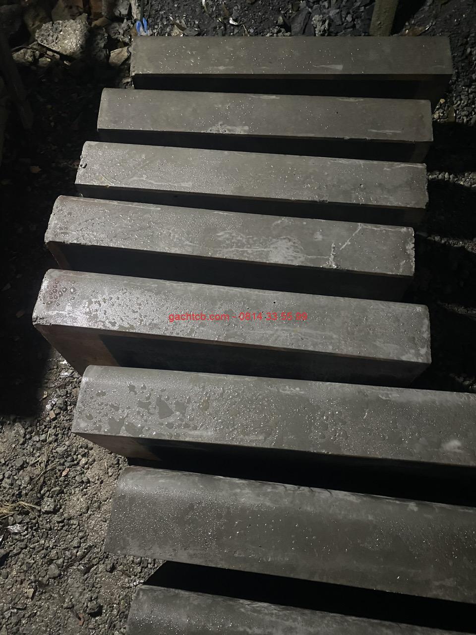 Bó vỉa bê tông giải phân cách kích thước 18x47x100 cm