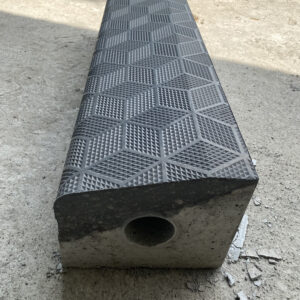 Alternative view of Bó vỉa bê tông giả đá vân 3D kim cương KT 18x22x100 cm