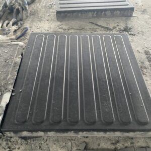 Gạch BT giả đá dẫn hướng 8 sọc KT 40x40x5 cm