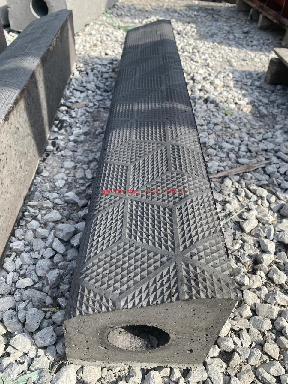 Bó vỉa BT giả đá vân 3D KT 15x15x100 cm