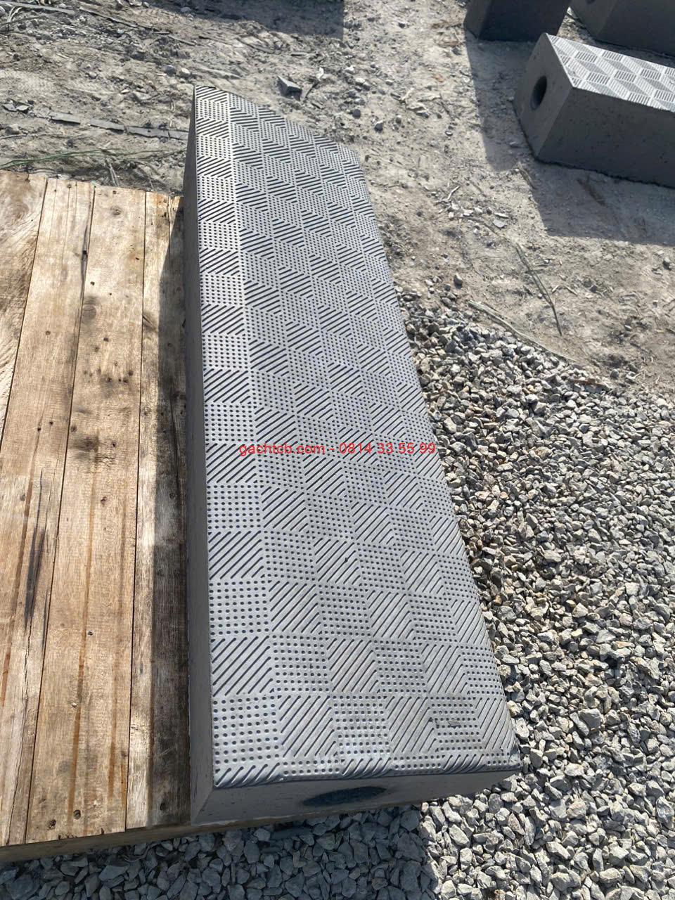 Bó vỉa BT giả đá vân Caro chống trơn KT 23x26x100 cm