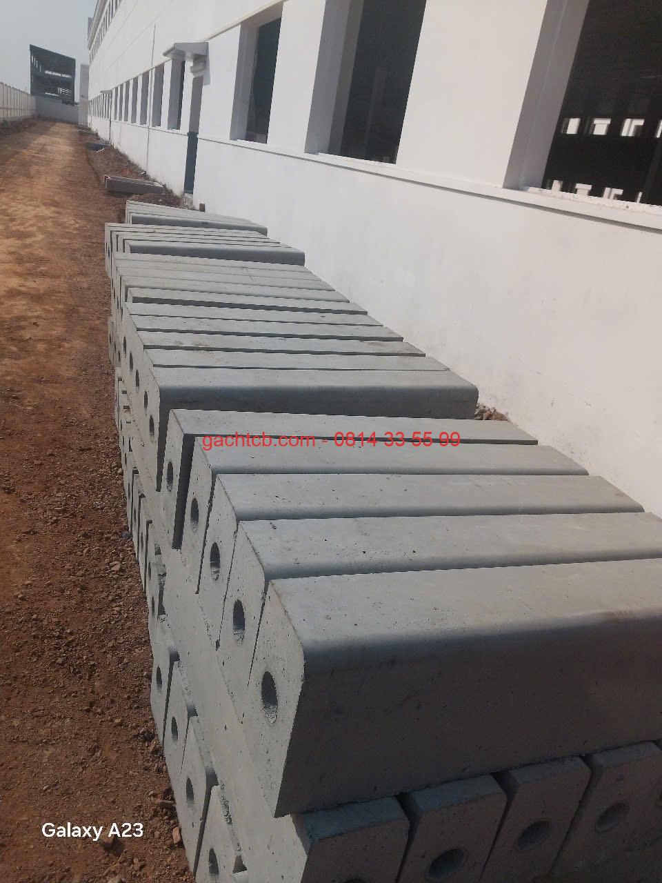 Bó vỉa bê tông xi măng KT 18x30x100 cm cho khu công nghiệp