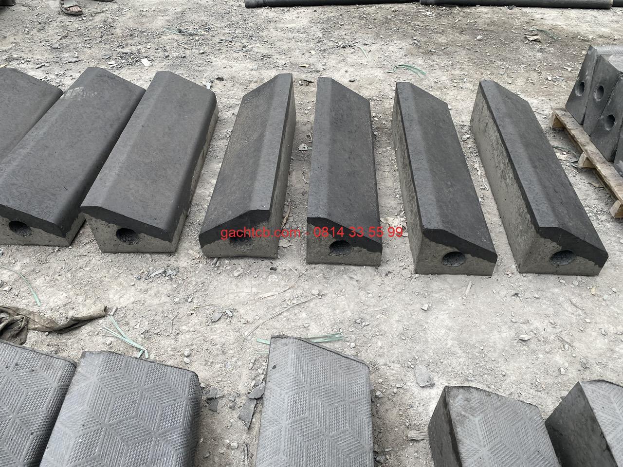 Bó vỉa bê tông giả đá vân trơn 02 lớp