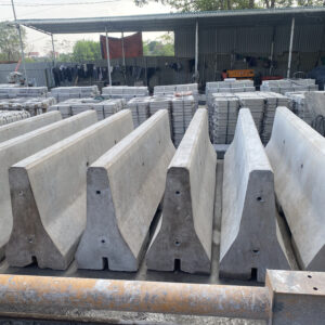 Alternative view of Dải phân cách bê tông cốt thép dài 3m